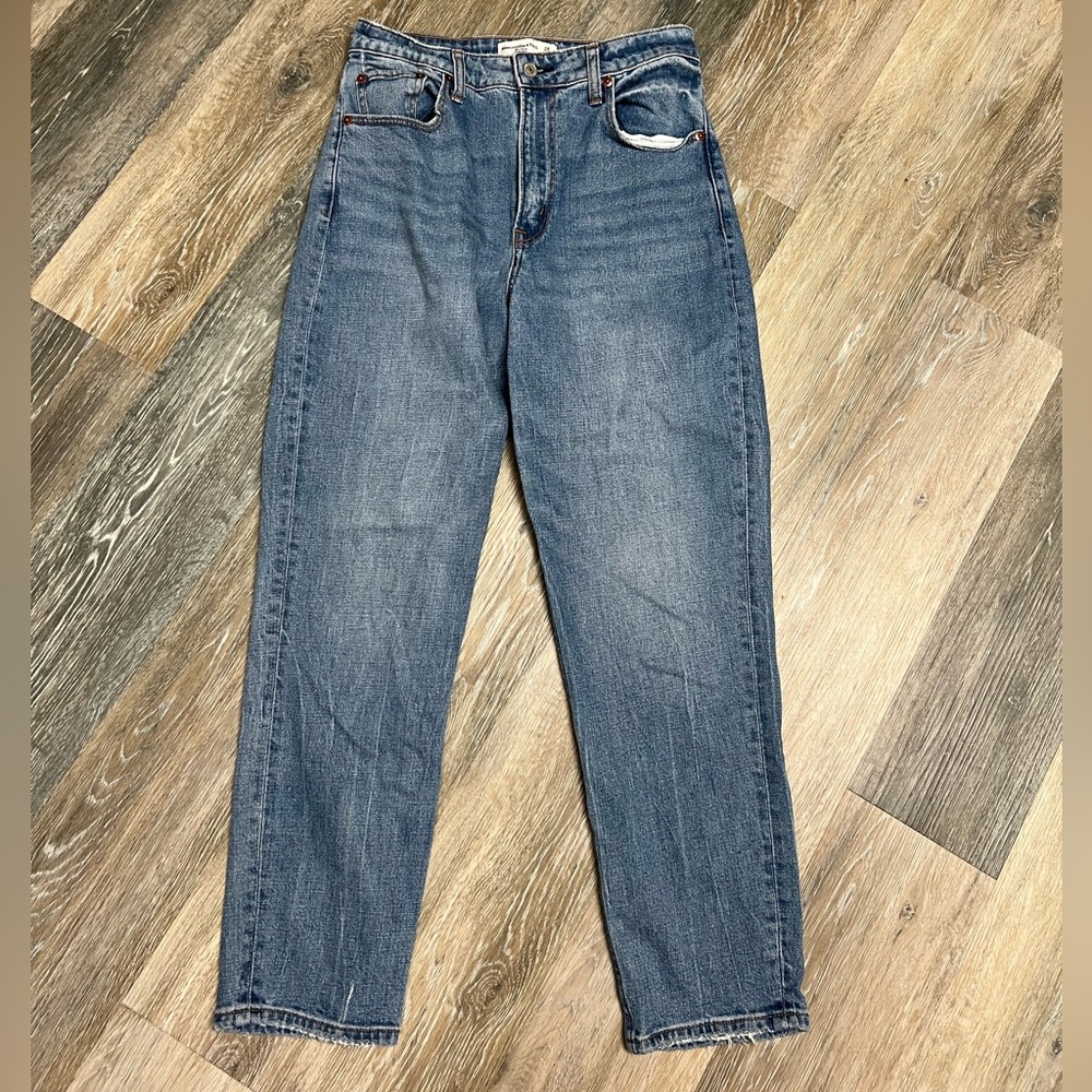Abercrombie & Fitch The Mom HighRise Jeans Size 28/6